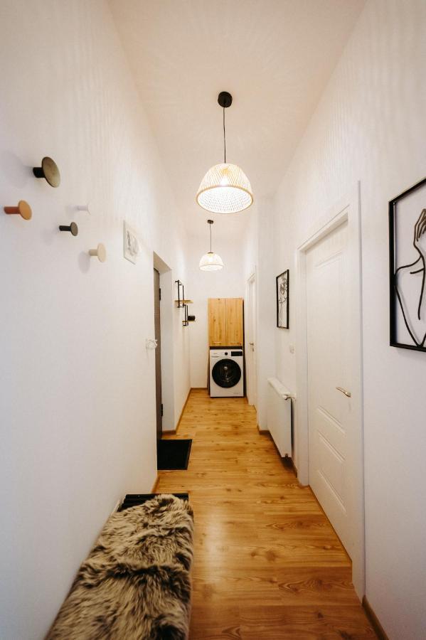 Modern Loft One Apartman Szucsáva Kültér fotó