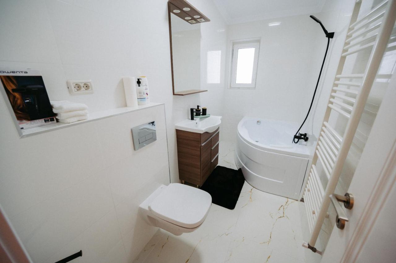 Modern Loft One Apartman Szucsáva Kültér fotó