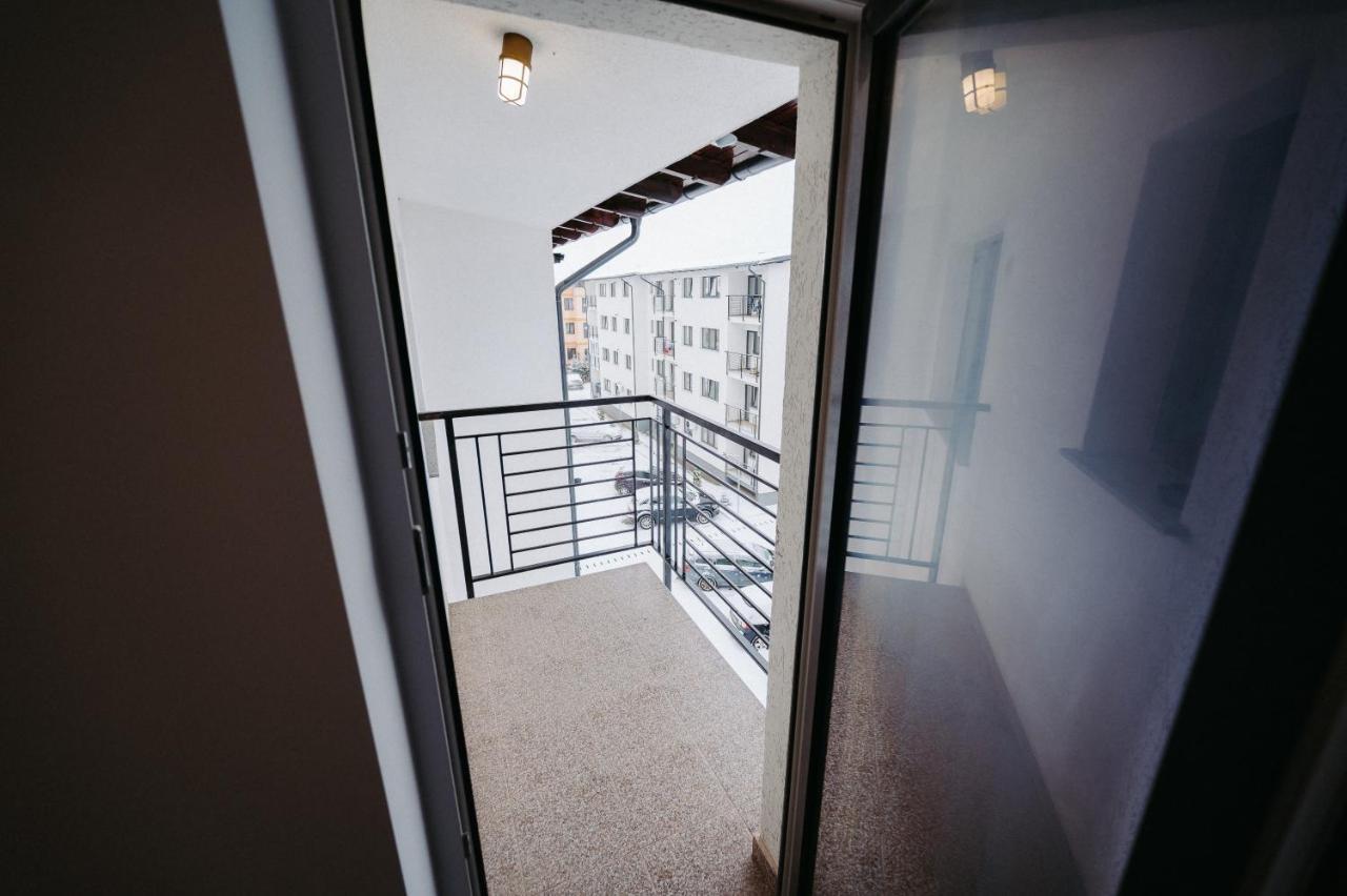 Modern Loft One Apartman Szucsáva Kültér fotó