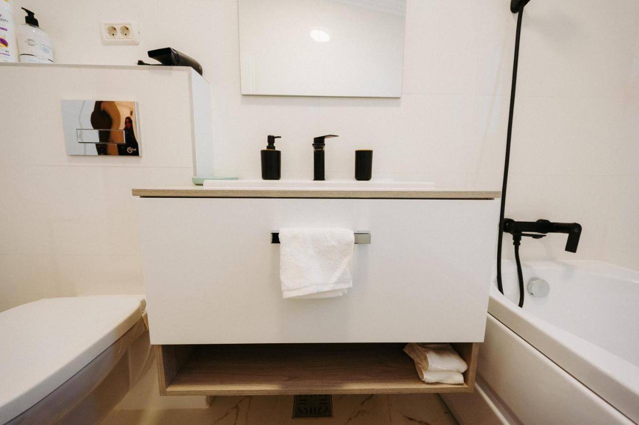 Modern Loft One Apartman Szucsáva Kültér fotó