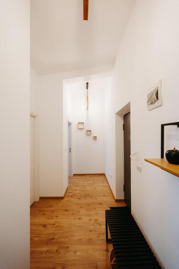 Modern Loft One Apartman Szucsáva Kültér fotó
