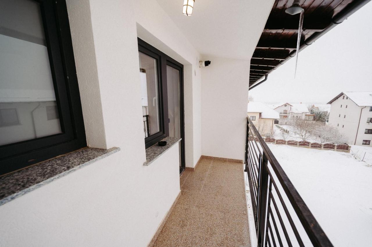 Modern Loft One Apartman Szucsáva Kültér fotó